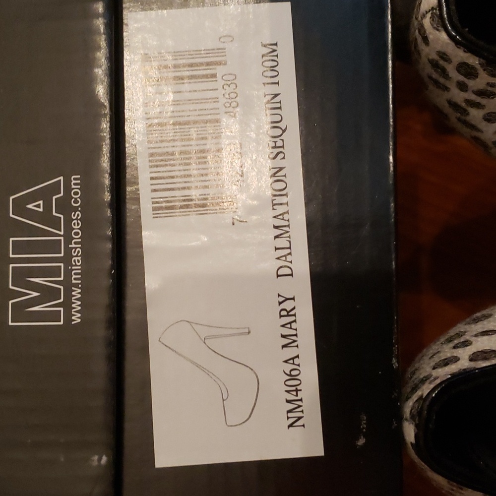Shoes - Picture 5 of 6